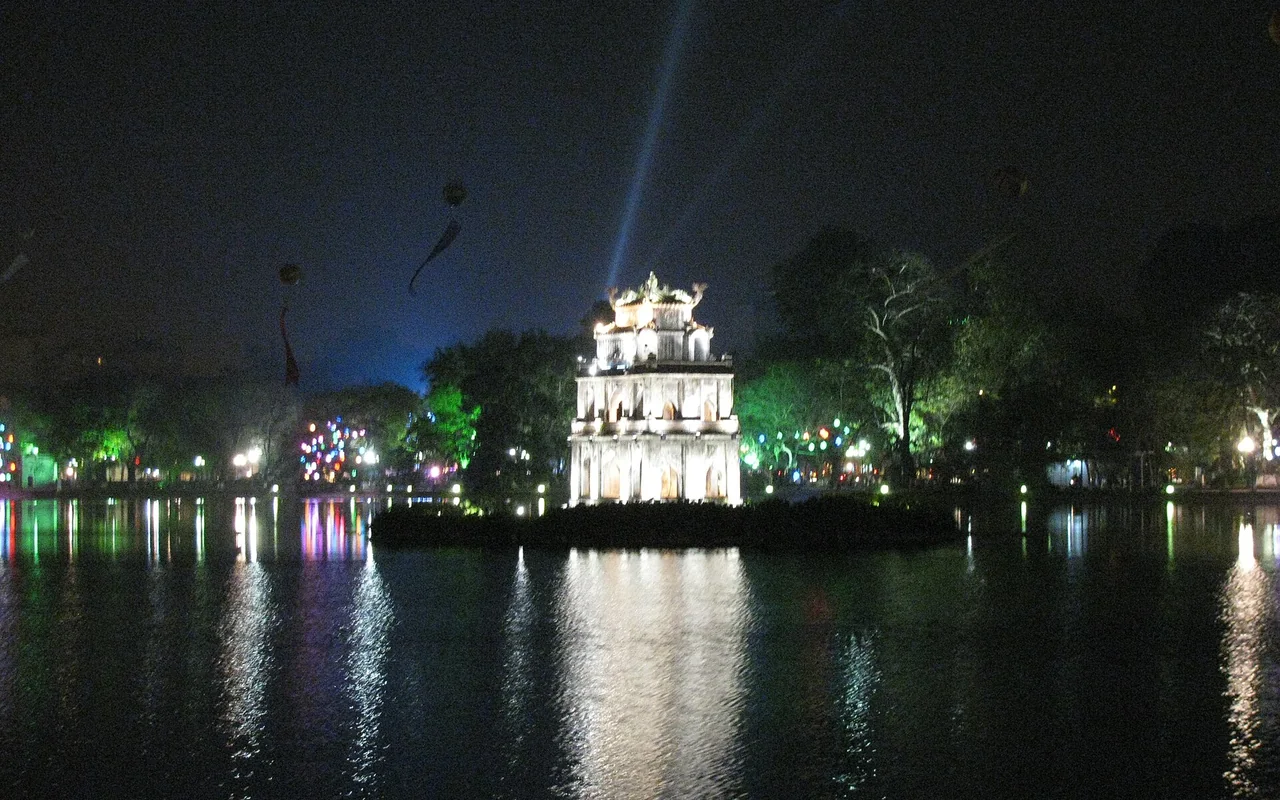 Hồ Gươm · Tháp Rùa